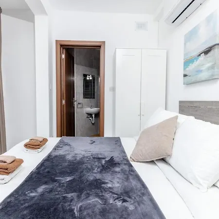 Luigi Penthouse * St. Paul's Bay