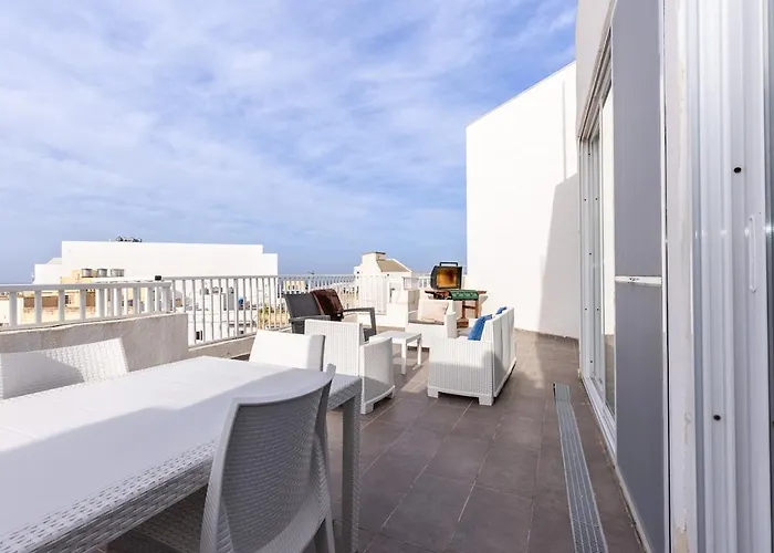 Luigi Penthouse St Paul's Bay